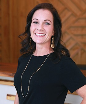 Dental hygienist Jenni